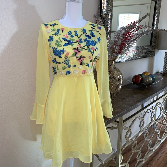 Available gorgeous yellow dress - Picture 1 of 16